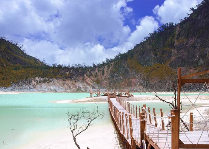 Kawah Putih Ciwidey: Keindahan Misterius Danau Kawah Gunung Patuha