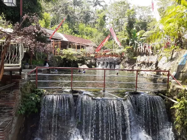 Menikmati Kesegaran Air Terjun Tanaka di Kabupaten Malang
